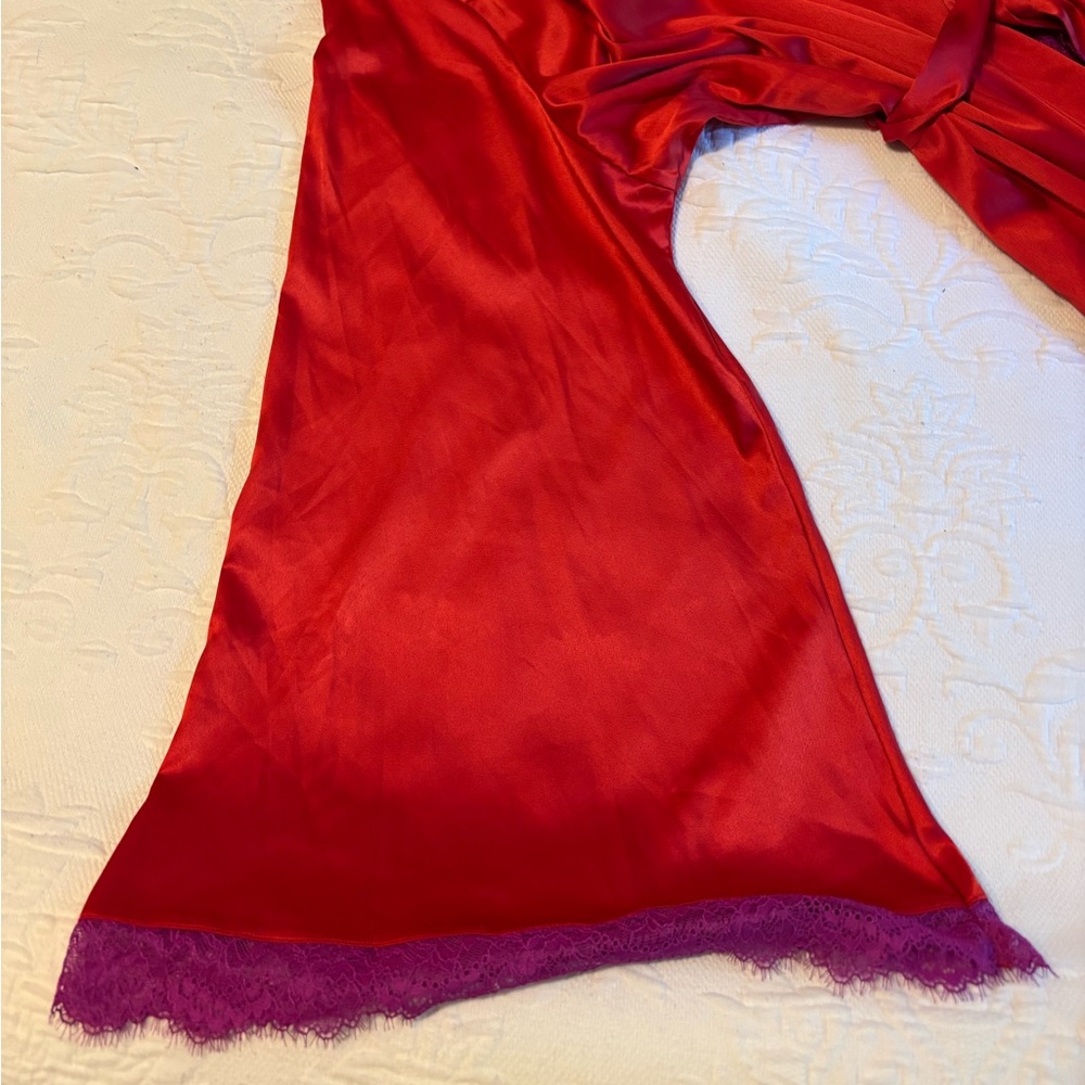 Stunning red Savage X Fenty rob with delicate lace trimmed maxi length rob. - Picture 6 of 8